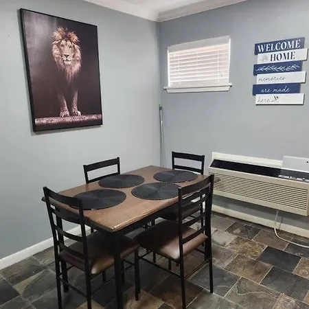 Blue Shark G9 - Midtown 1Br King Suite
